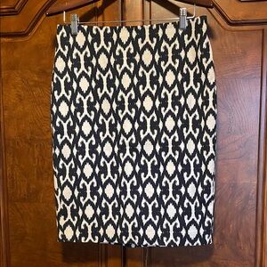 Ann Taylor Black and Cream Patterned Pencil Skirt Size 8